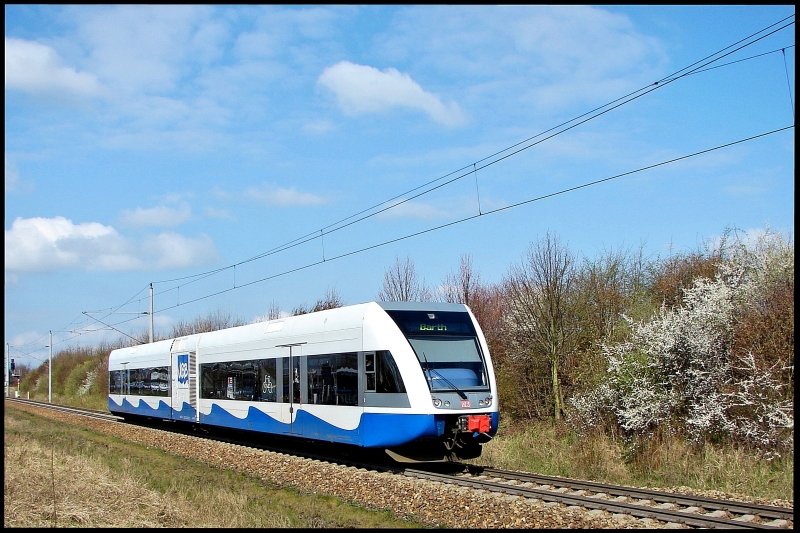 UBB 646er als UBB 24009 von Barth nach Stralsund am 19.04.2008 zwischen Langendorf und Hp Grnhufe.