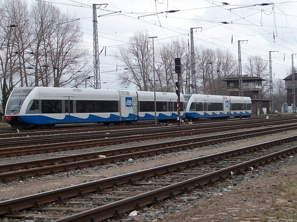 UBB-Triebwagen 646 108 und 646 101 verlieen am 09.April 2010 den Bahnhof Stralsund nach Swinoujcie Centrum.