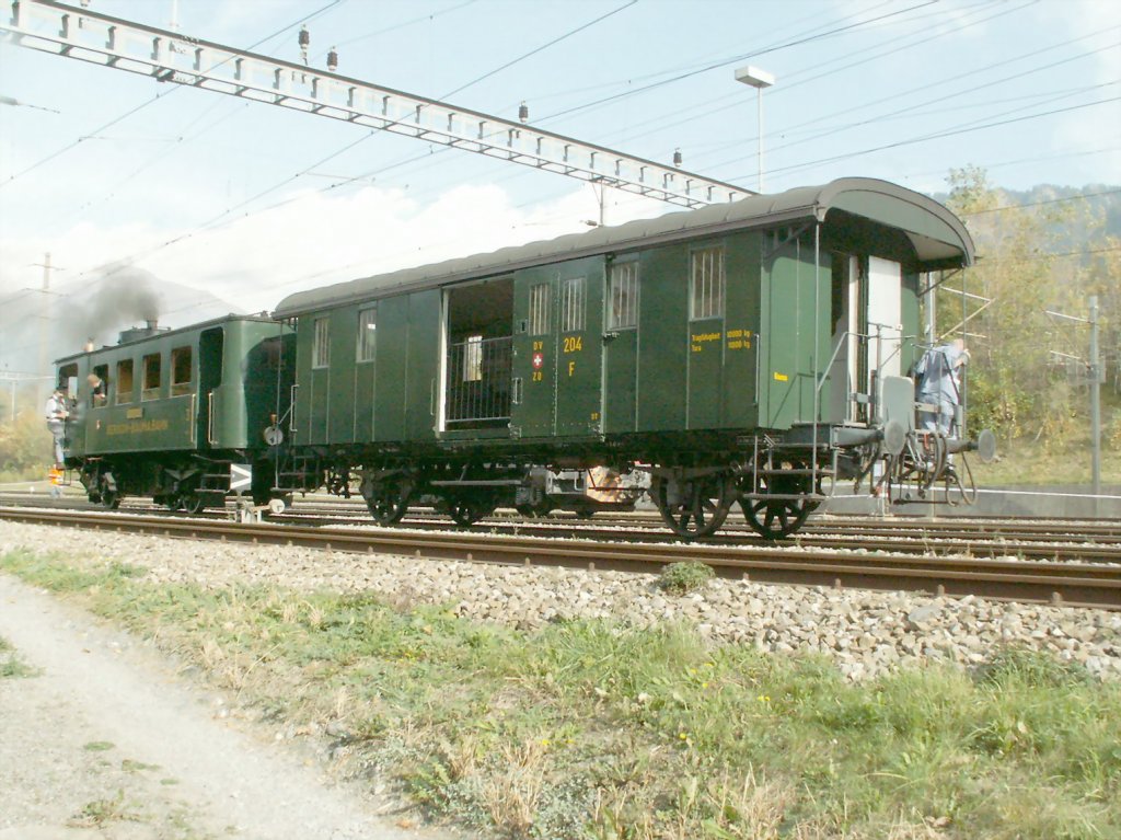 UeBB Dampftriebwagen CZm 1/2 Nr.31 mit Gepckwagen 204 F(DVZO)
2006 in Untervaz.Der Dampftriebwagen wird vom  Verein Dampfgruppe Zrich  betreut(Archiv P.Walter)