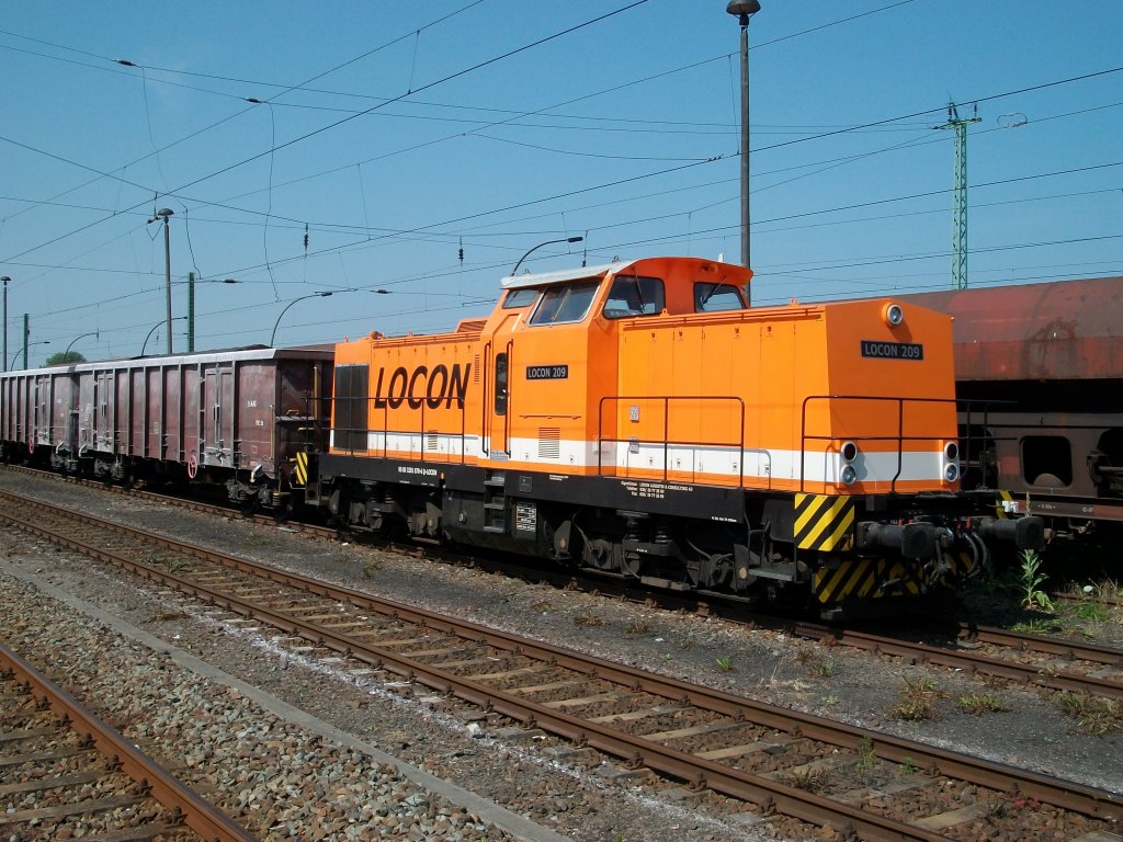 ber das Wochenende in Bergen/Rgen abgestellte LOCON 209 mit leeren Kreidewagen am 10.Juli 2010.
