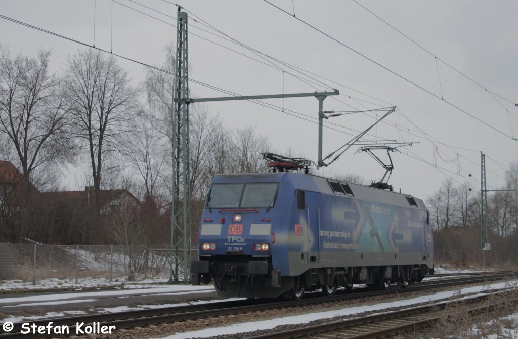 berraschend stand 152 136-8  Albatros Express  Solo in Abensberg und furh weiter richtung Neustadt Donau 
21.2.2013 in Abensberg (KBS 993 Regensburg-Ingolstadt)