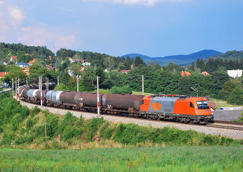 berraschung des Tages: RTS 1216 902 mit Gaszug Richtung Deutschland kurz vor Drrwien am 11.8.2010.