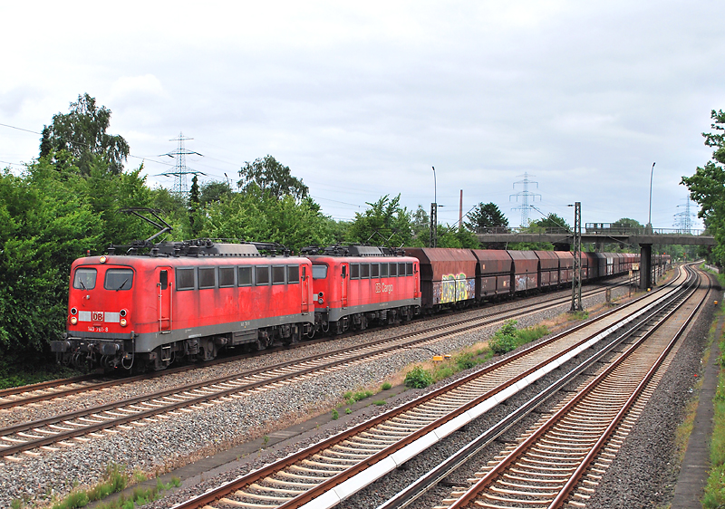 berraschung Nummer zwei: Anstatt der planmssig an den Erzzgen verkehrenden 151, konnte am 19.6.2010 ein 140 Tandem auf einem solchen Zug aus Hamburg-Harburg kommend festgehalten werden.
