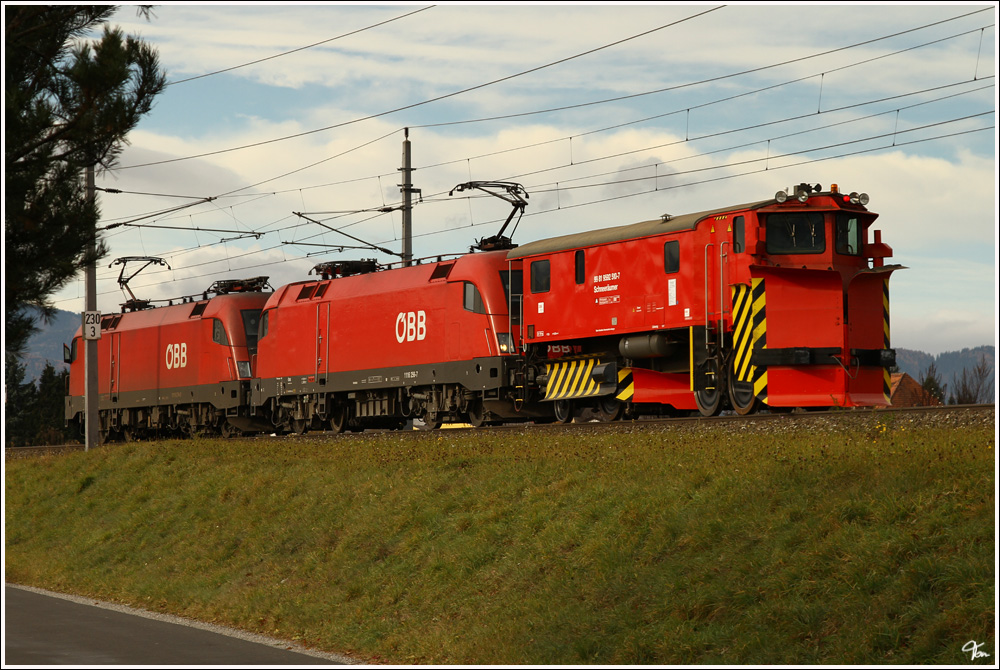 berstellung von Schneerumer 9981 9592 510 von den beiden Ochsen 1116 256 & 1116 274.
Lind bei Zeltweg 5.11.2011