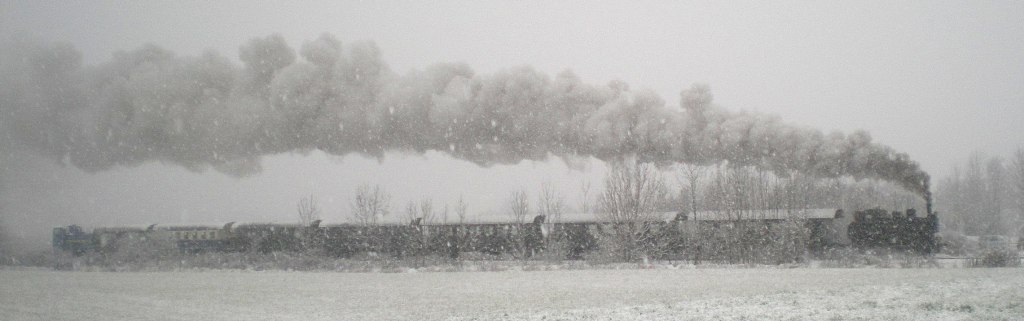 berstellung zum ersten Nikolauszug 2010 - 88.103 und als Nachschiebe 383.10 auf dem Weg von Weizelsdorf nach Ferlach kurz vor Unterbergen. 26.11.10