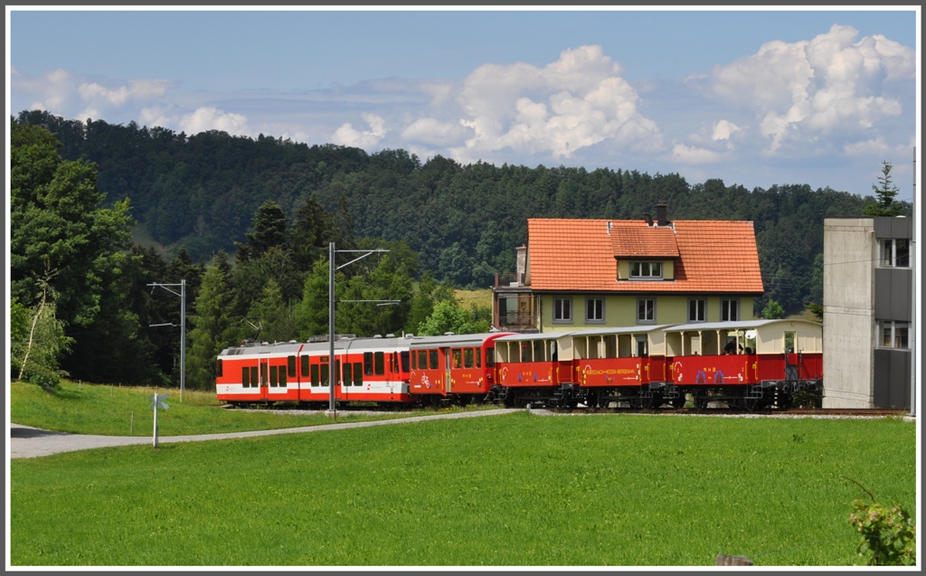 blicher Sommerverkehr auf der RHB bei Heiden. (28.05.2011)