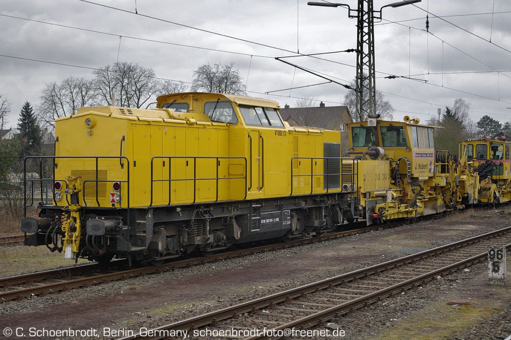 Uelzen, SGL Diesellok 180.13 mit Bauzug. 11. Mrz 2012