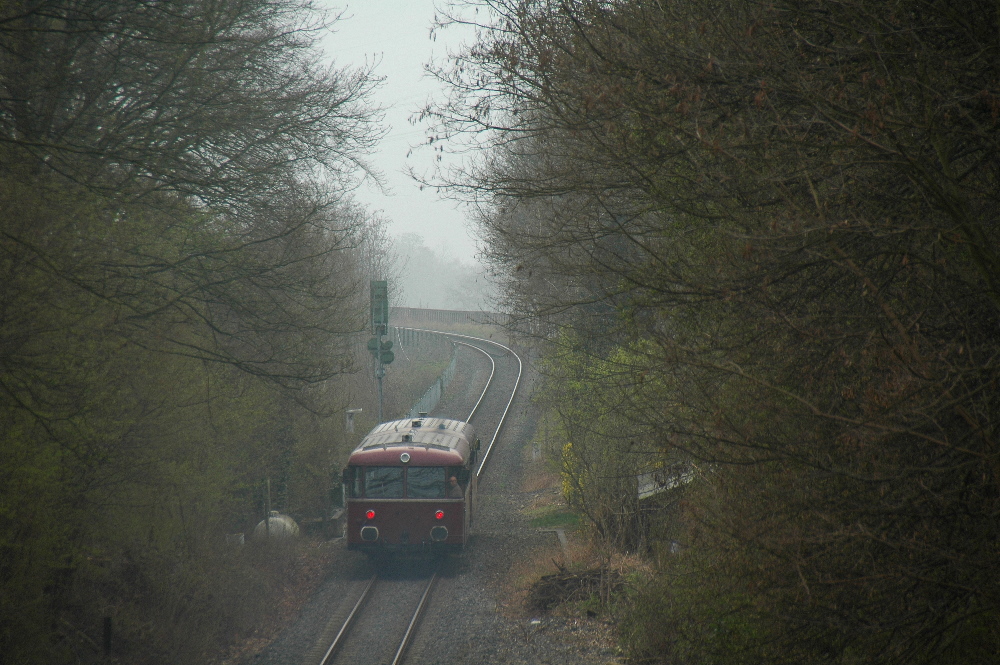 Uerdinger Schienenbus, Ausfahrt Bhf Herdecke - Richtung Abzwg Vorhalle
anlsslich einer Sonderfahrt des  Teckel  auf der Strecke Herdecke-Ennepetal
im Mai 2009
weitere Infos hier : www.ruhrtalbahn.de