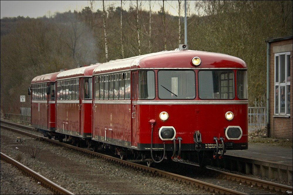 Uerdinger-Schienenbusgarnitur der Vulkan-Eifel-Bahn (VEB) in Gerolstein.
Dampfspektakel 2010 Eifel-Mosel.
2.4.2010