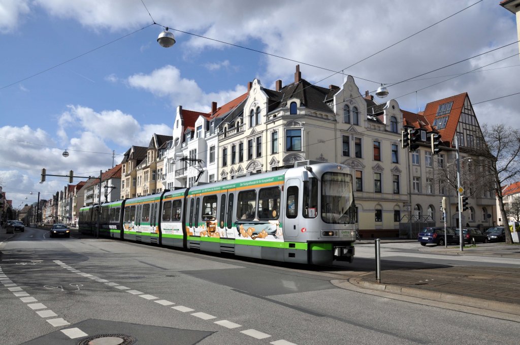 stra Baureihe 2500ner Straenbahn an der Haltestelle  Lortzingstrae  (01.04.2012)