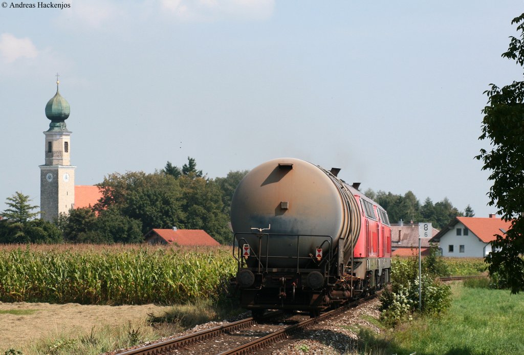 UIh da lief wohl was schief wenn die Loks lnger sind als der ganz Zug ;-9 217 017-3 und 225 003-3 mit einem Kesselwagen -> Burghausen bei 	Heiligenstatt 28.8.09