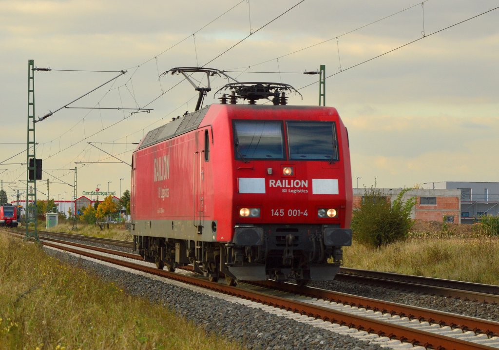 Um 16:33 Uhr kommt die 145 001-4 als solofahrende Lok wieder aus Neuss zur�ck, das Ziel ihrer jetzigen Reise ist Nievenheim. 10.10.2012