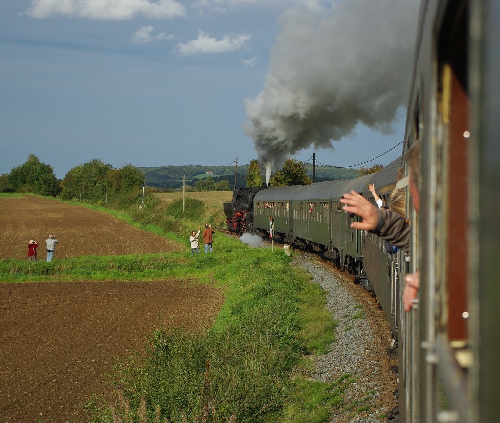 Um 16:45 ging es dann mit dem Sdz und 52 1360-8 zurck nach Gttingen. Aufgenommen am 26.09.2010.
