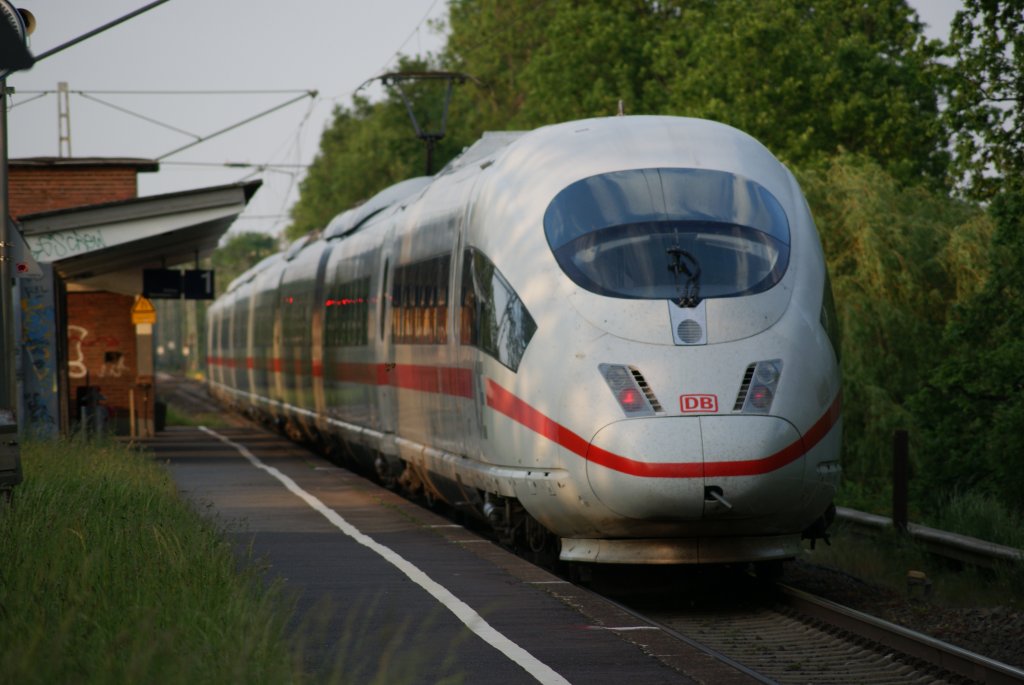 Umgeleiteter ICE3 aus Richtung Aachen kommend,durchfhrt am 24.5.2010 den Haltepunkt Hckelhoven-Baal.Grund der Umleitung waren Bauarbeiten an der Oberleitung bei Stolberg bei Aachen.