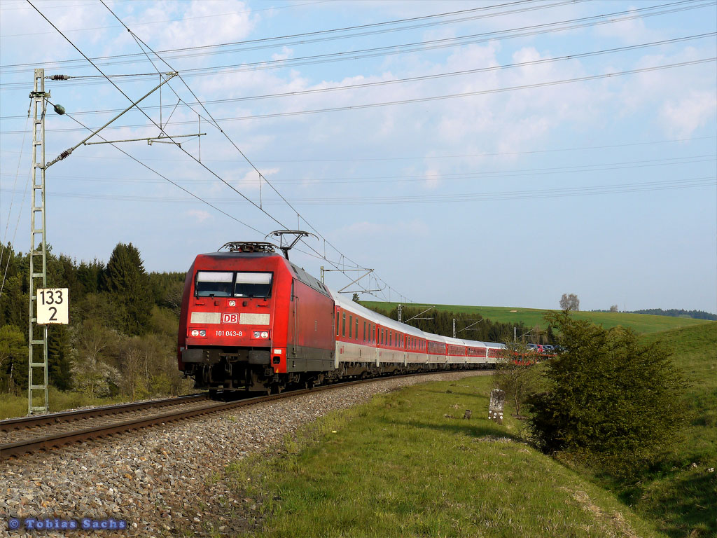 Umleiter: 101 043 mit AZ 1379 von Hamburg-Altona nach Lrrach Gbf 

Aufgenommen am 23.04.2011