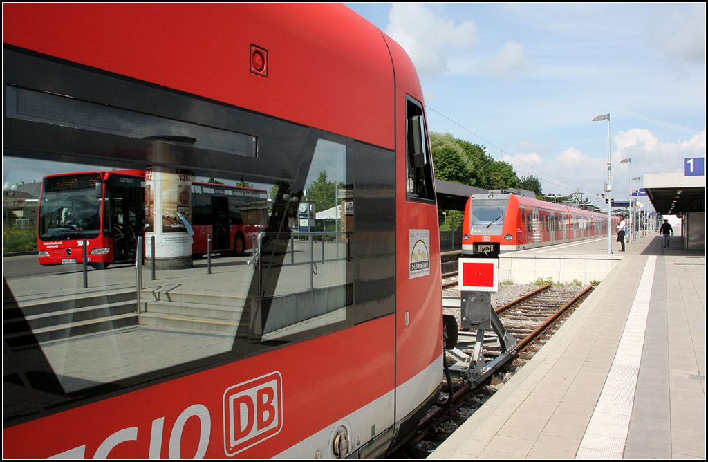 Umsteigestation - 

Seit Dezember 2009 fährt die Stuttgarter S-Bahn bis Kirchheim unter Teck, hier kann in die Regioshuttles nach Oberlenningen, bzw in Busse die Fahrt fortgesetzt werden. 

28.06.2013 (M)