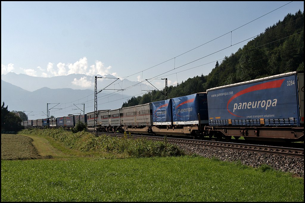 Umweltfreundlich durch die Alpen.... Paneuropa und Terratrans setzten einen gemeinsamen KLV-Zug von Norddeutschland nach Verona ein.