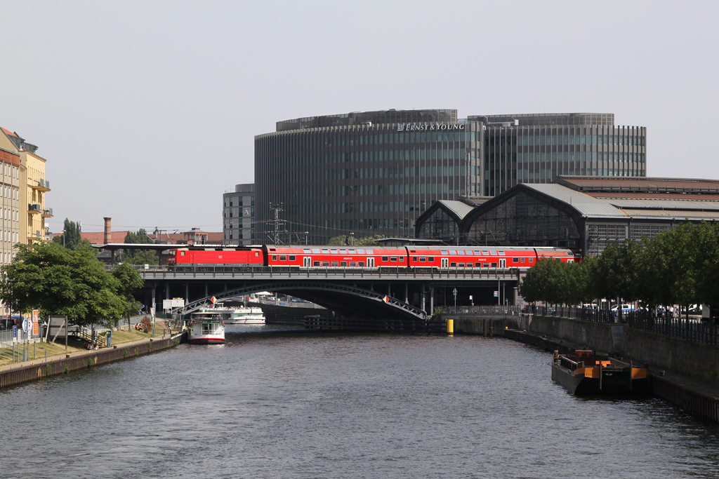 Unbekannt gebliebene 143 mit RB 18921 am 20.08.2012 in Berlin Friedrichstrae.