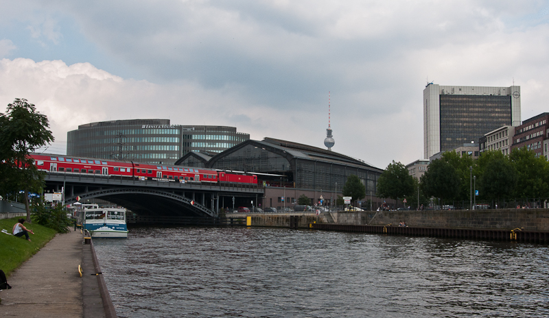Unbekannt gebliebene Regionalbahn am 25. August 2011 in Berlin Friedrichstrae.