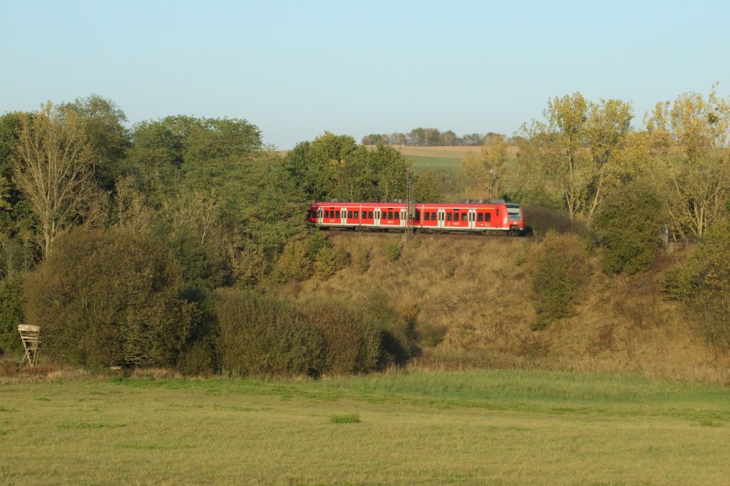 Unbekannt gebliebener 426er als RB 12228 von Koblenz nach Trier, hier kurz hinter Fhren. 
Fhren, der 23.10.11