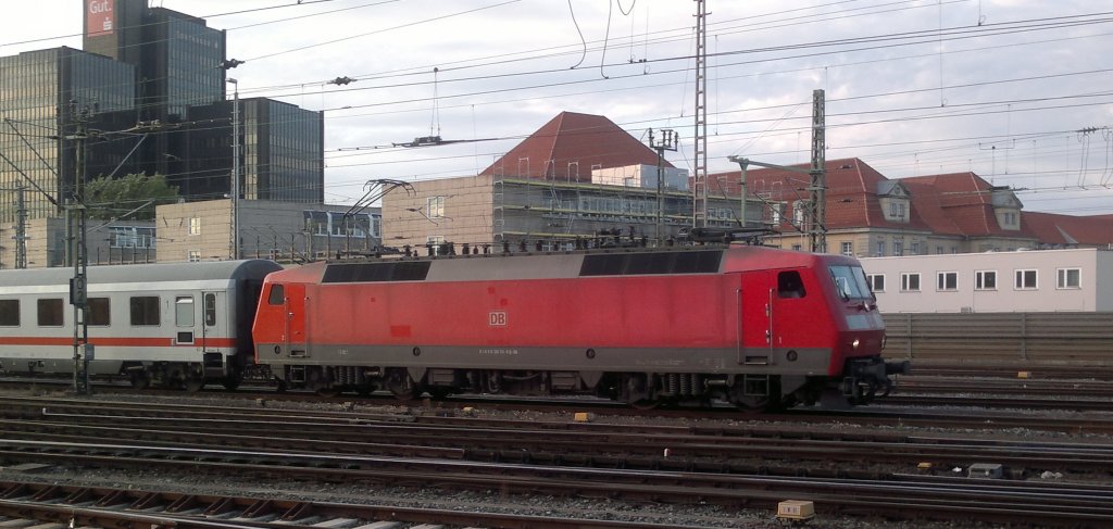 Unbekannte 120 bei der Ausfahrt in Hannover HBF am 29.05.2011.