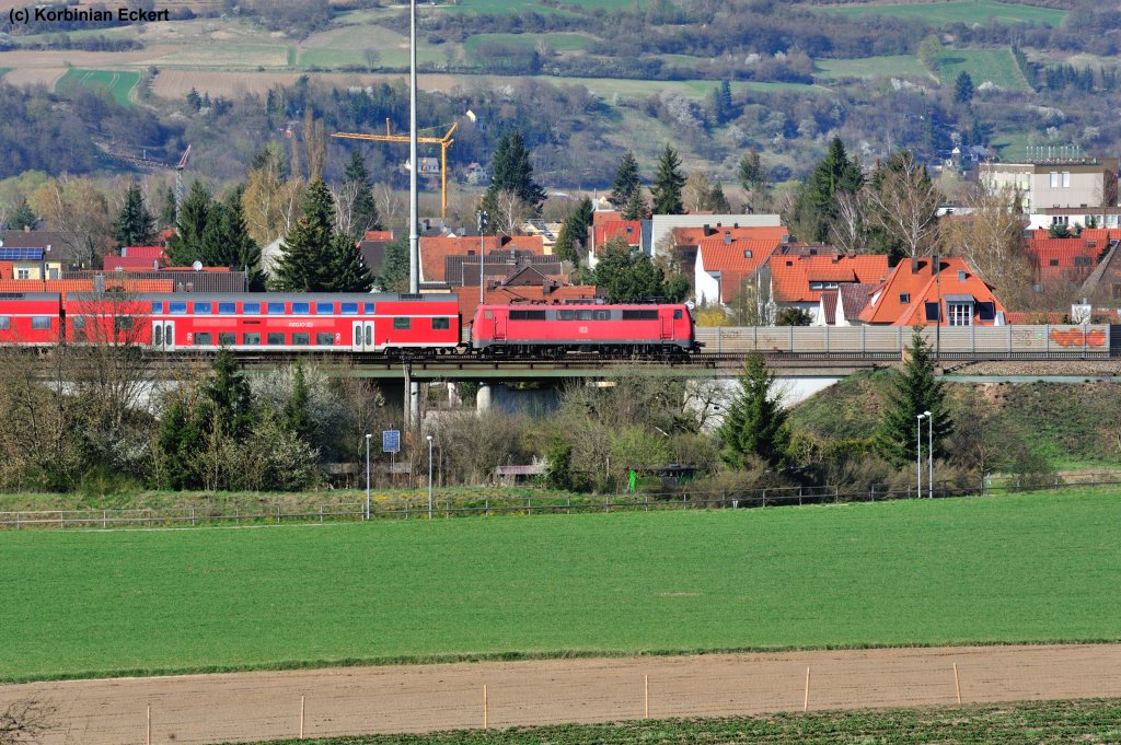 Unbekannte Br 111 mit RE 4263 nach Mnchen Hbf kurz vor Regensburg-Prfening, 10.04.2012