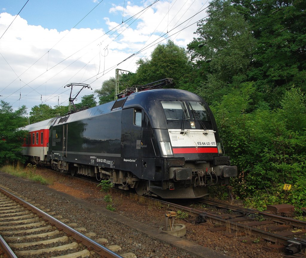 Und am gleichen Abend zog ES 64 U2-072 diesen AZ aus Osten kommend in Richtung Sden. Aufgenommen am 01.08.2010 in Eichenberg.