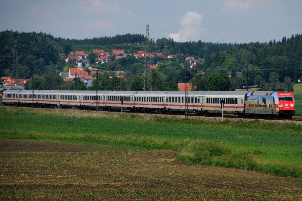 Und dann war es soweit... Sie kam: 101 087-5  Packendes Sdafrika  vor IC 2261 von Karlsruhe nach Mnchen. Die Krnung des Pfingstmontages 2012 im Mindeltal. (KBS 980, 18.05.2012).