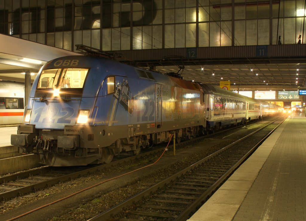 Und einen Abend spter, dem 18.01.11, zog die 1116 250 den NZ Kalman Imre Richtung Budapest ab Mnchen Hbf.