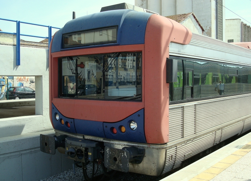 Und das kommt dabei heraus, wenn die portugiesische Staatsbahn CP ihre Designer die Front der fast schon klassischen Triebwagen  modernisieren  lsst... 23.9.2008