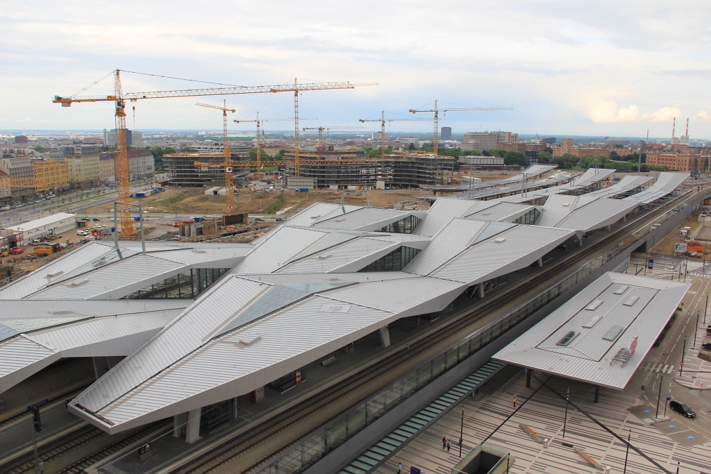 Und natrlich ein Blick ber die Grobaustelle Wien Hauptbahnhof. Schon ein imposantes Projekt das ganze. Insgesamt hatten wir 18 groe Baukrne gezhlt. Bin sehr gespannt, wie das ganze Areal zur angestrebten Fertigstellung 2019 aussehen wird. Aufgenommen am 12.05.2013.