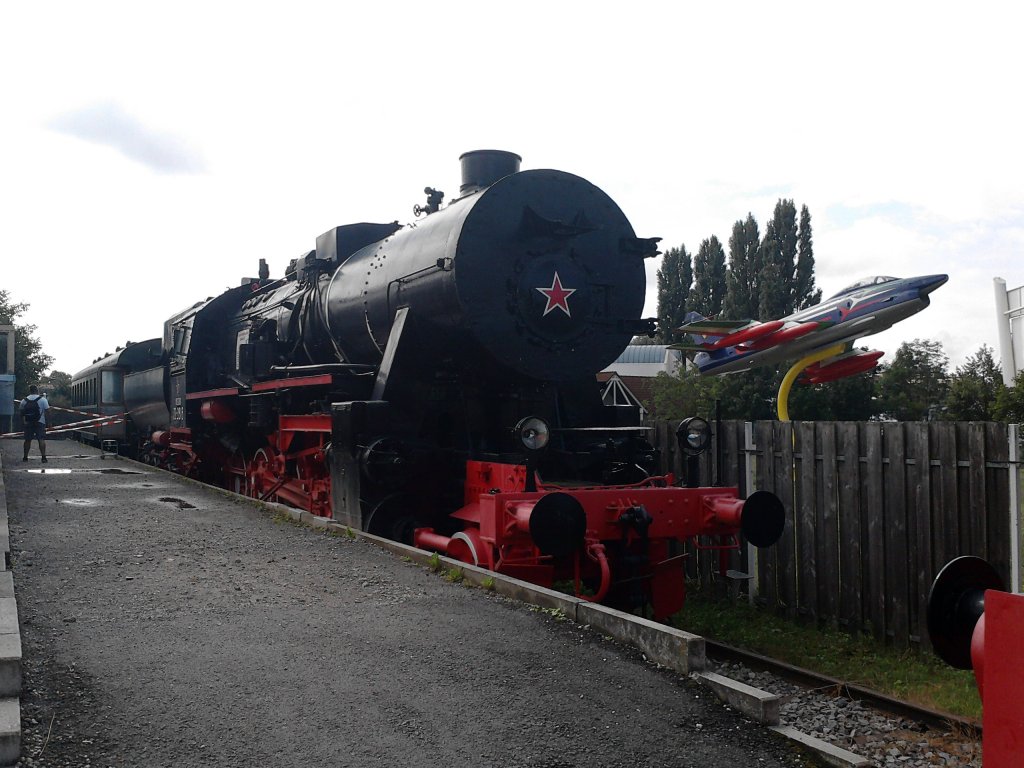 Und neben der E.431.031 steht die Russische T3-3915. (16.08.2012)

