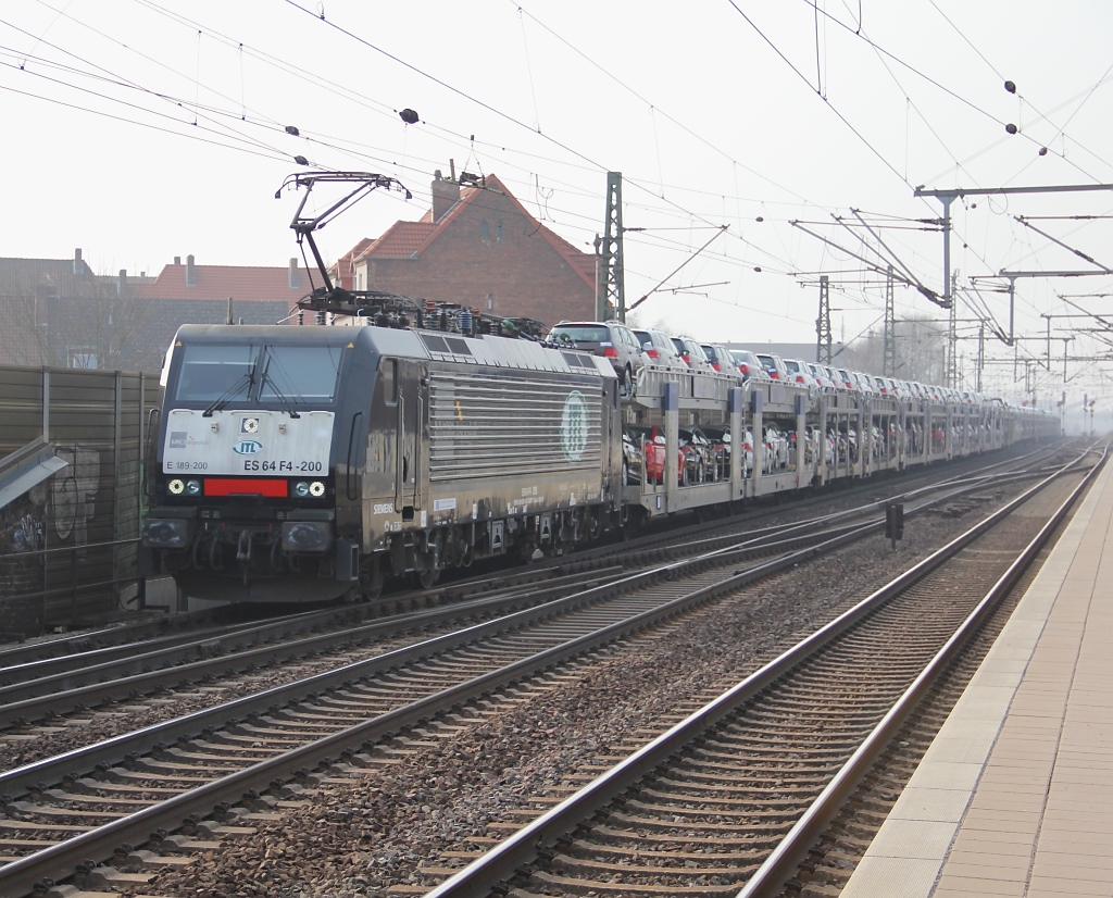 Und noch ein Autozug durch Hannover Linden/Fischerhof am 17.03.2012. Gezogen von 189 200 (ES 64 F4-200) der ITL.