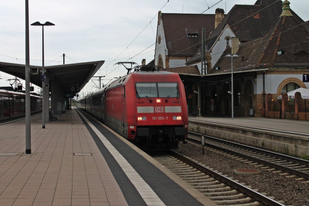 Und noch ein dritter InterCity am 22.05.2013 durchfuhr den Wormser Hauptbahnhof. Bespannt wurde dieser IC von 101 053-7 und fuhr Richtung Mannheim.
