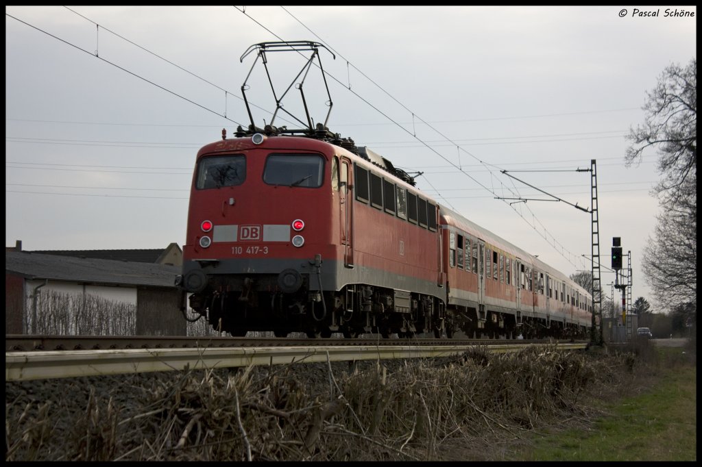 Und noch ne 110er, n�mlich 110 417 als RE4 Zwischentakt in Richtung Aachen. Fotografiert wurde Dieser an der Kilometrierung 28.4 der Kursbuchstrecke 485.
24.03.10 17:46