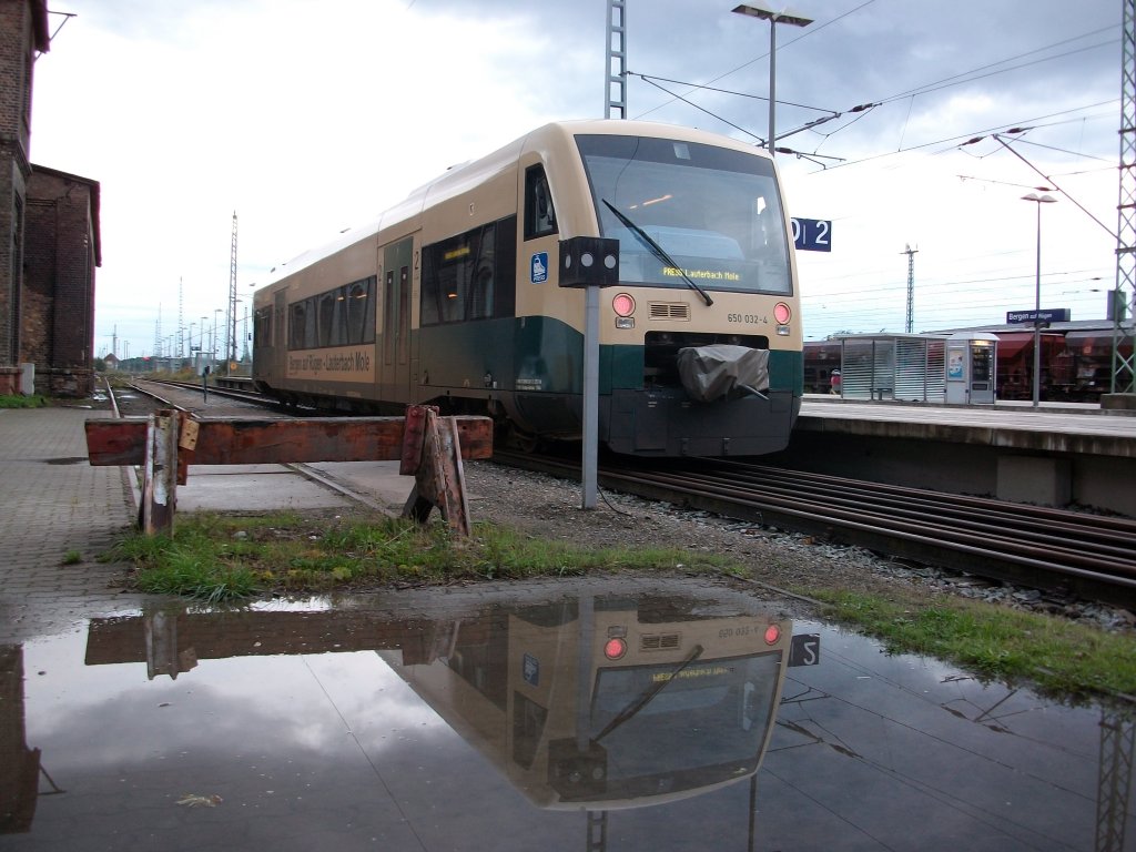 Und nun der VT650 032 wieder in seiner ganzen Ansicht.Am 29.August 2010 in Bergen/Rgen.