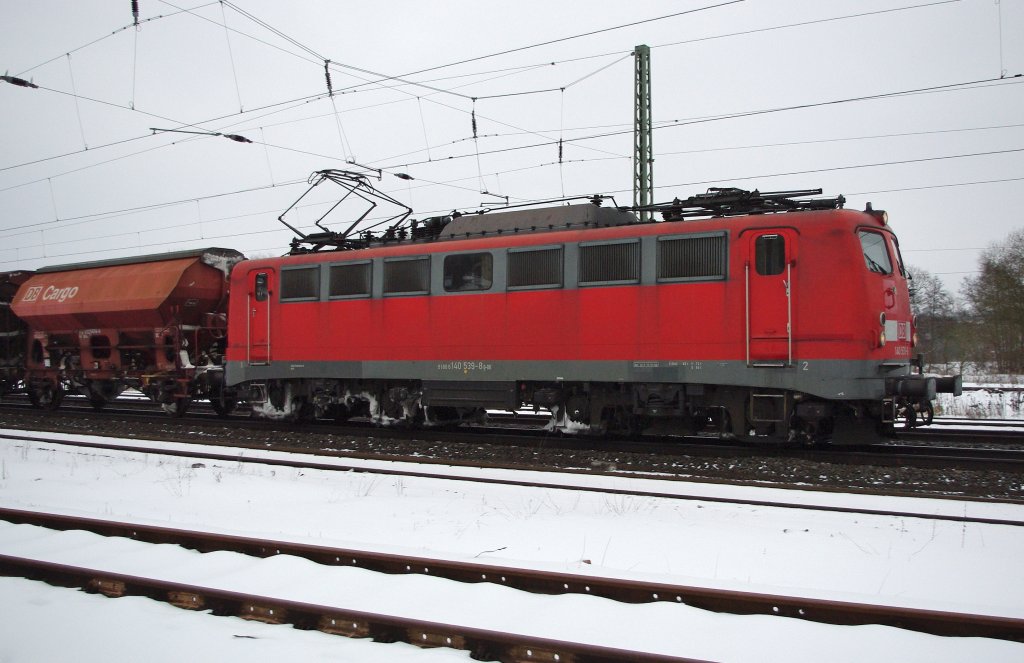 Und schon wieder eine 140er: 140 539-8 auf den Weg in Richtung S�den am 13.02.2010 durch Eschwege West.