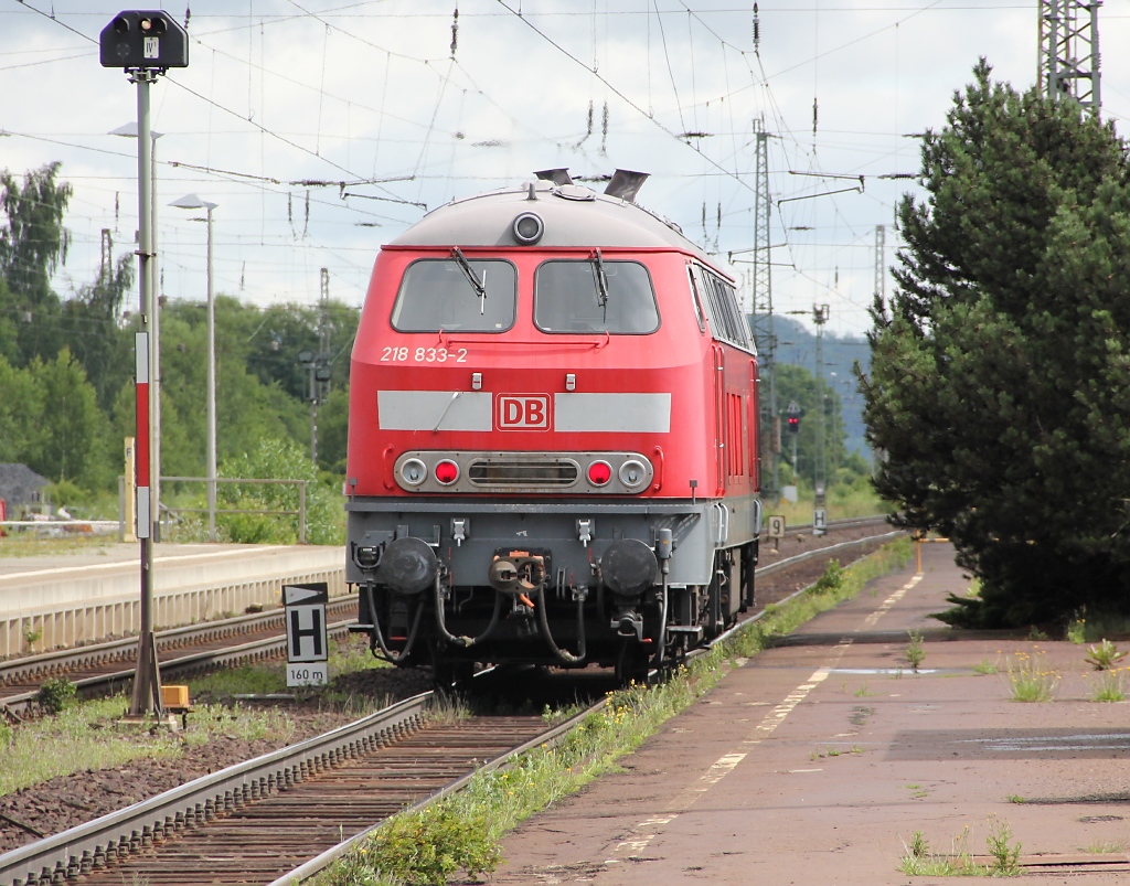 Und weil's so sch�n war, hab ich den Nachschuss auch gleich noch hochgeladen. 218 833-2 als Tfzf in Fahrtrichtung Norden. Aufgenommen am 14.07.2012 in Eichenberg.