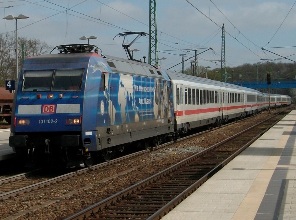Und wieder bespannte 101 102 den IC Binz-Stuttgart.Am 05.Mai 2010  hielt Sie wieder einmal in Bergen/Rgen.