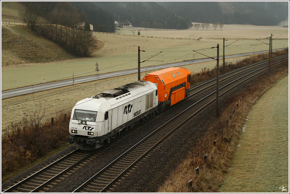 Und wieder einmal gab es Messfahrten im Aichfeld.
RTS Diesellok 2016 908 fhrt mit einem Robel als SPROB 97722 von Knittelfeld nach Wald am Schoberpass. 
St.Lorenzen 4.1.2011