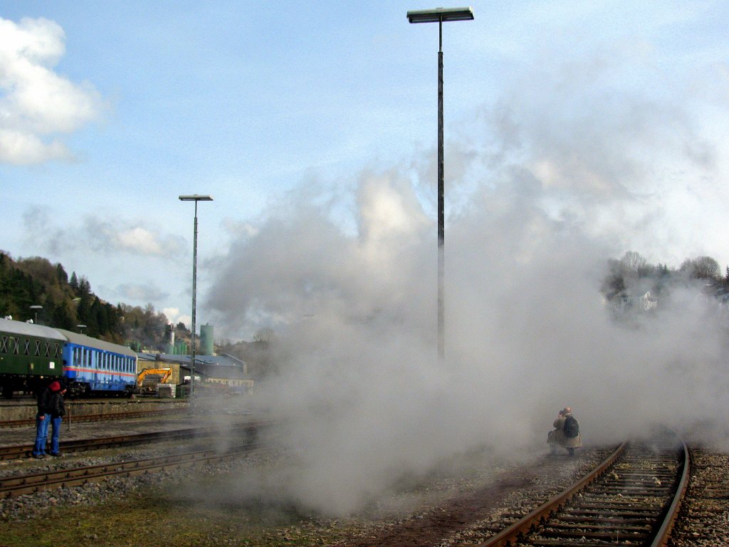 ....und zieht wieder davon (Ende der kleinen Serie von der 50er beim umsetzen am 02.04. in Gerolstein)