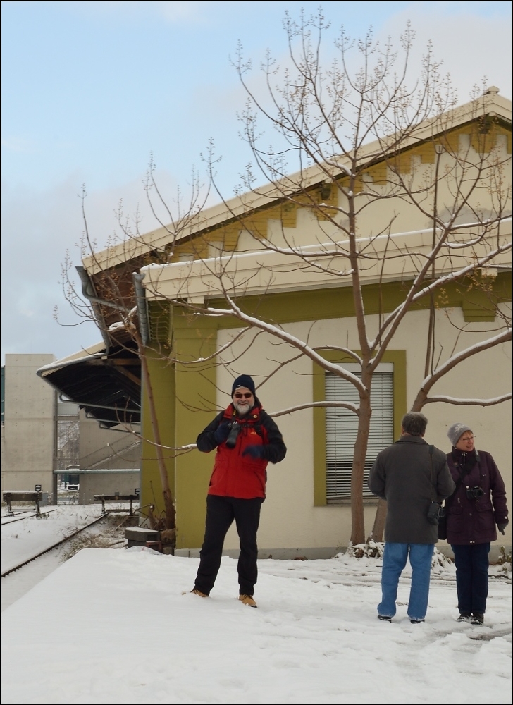 Und in der Zwischenzeit wird man von Herbert aus der entgegengesetzten Himmelsrichtung erlegt - der sich hier diebisch ber den gelungenen Seitenschuss freut. Irgendwie war diese Pose fter zu sehen... :-P