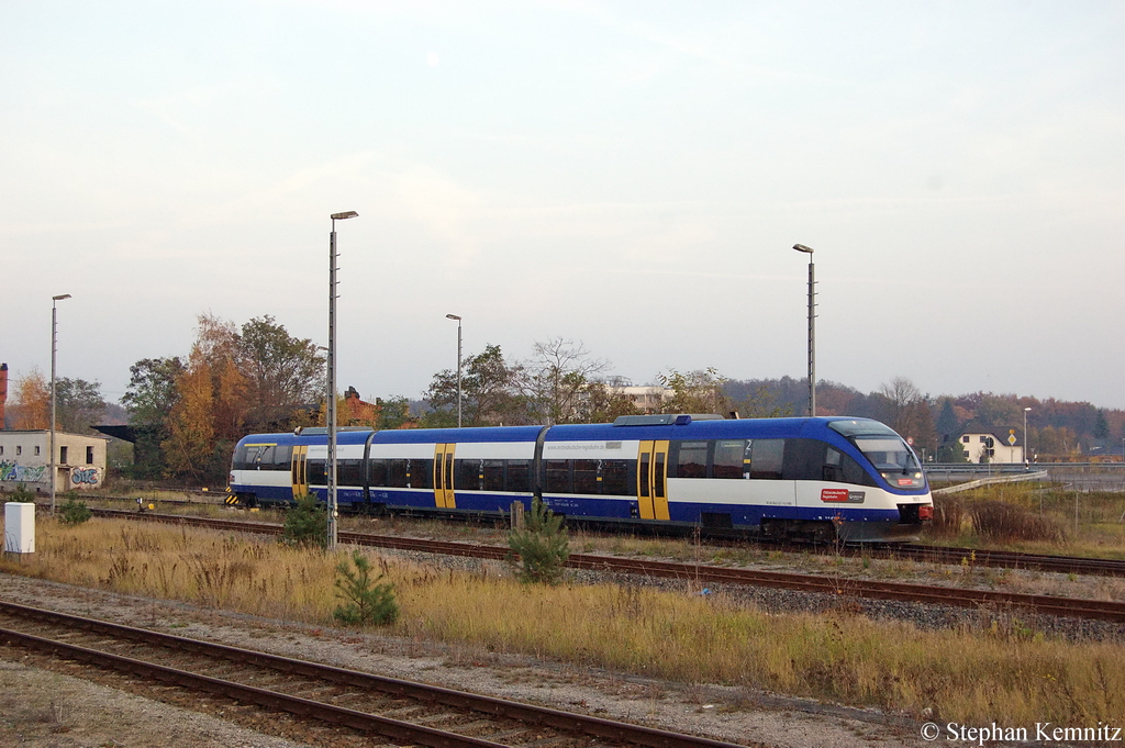 Ungewhnliches Bild Heute in Rathenow. VT 0013 der Mitteldeutschen Regiobahn als MR51 (MR 68935) von Rathenow nach Brandenburg Hbf in Rathenow. Normalerweise fahren dort OLA Triebwagen und der VT 643.21 der Mrkischen Regiobahn diese Strecke. 06.11.2011