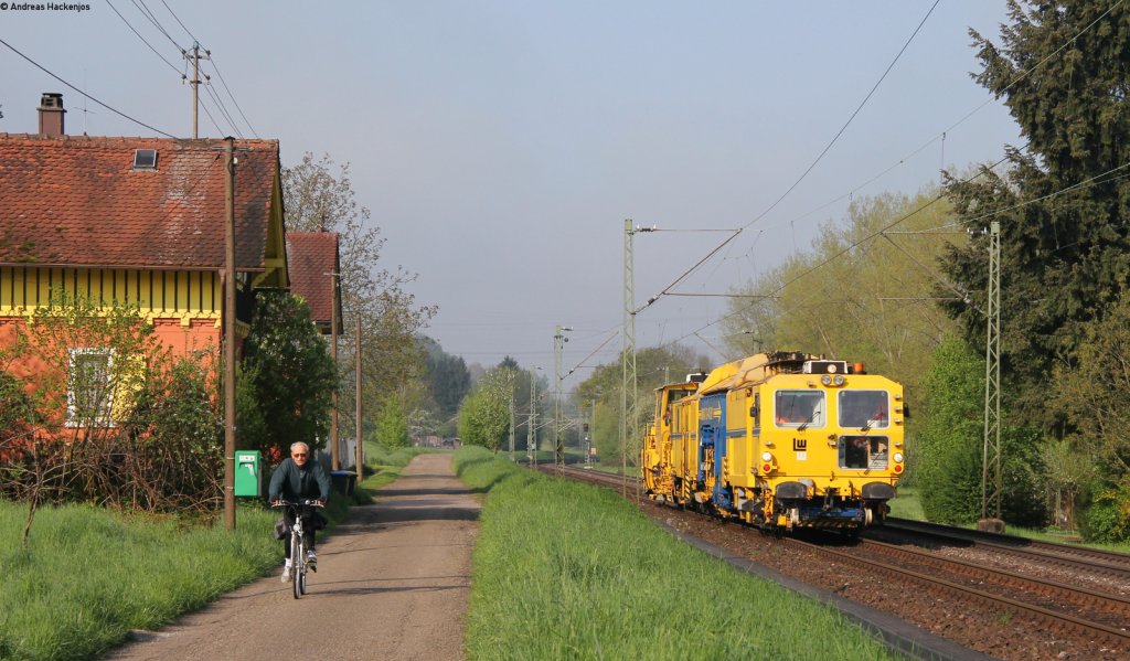 Ungleiches Rennen ;-) Stopfmaschine vs. Radfahrer bei Wernau 5.5.13