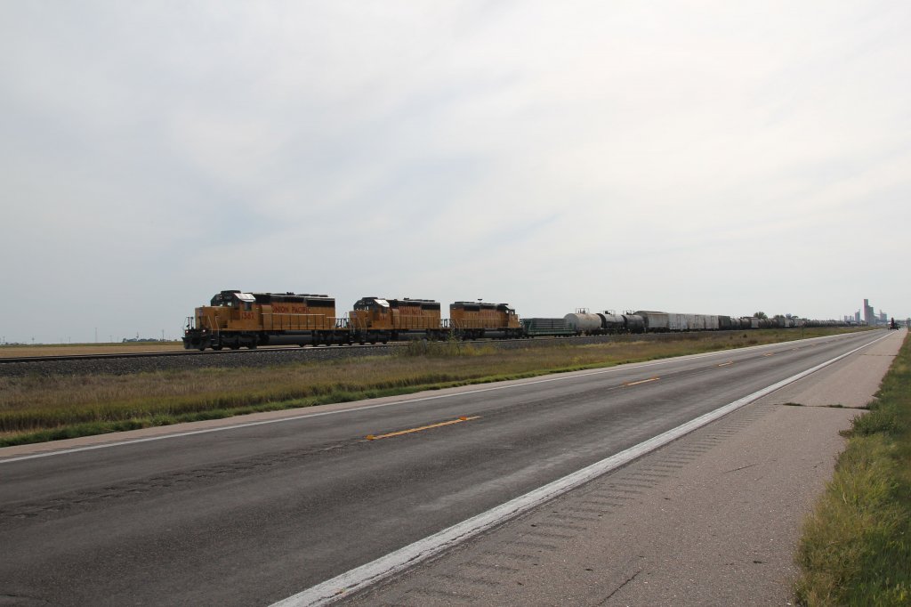 Union Pacific 1587, 1641, und 1601 (SD40N) mit Zug in Grand Island Nebraska.  13.9.2012 Foto.