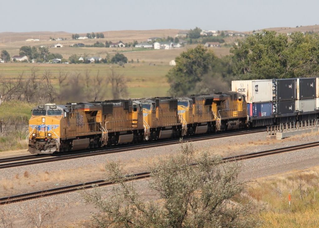 Union Pacific 7843(AC45CCTE), 4290 (SD70M), 3906 (SD70M), und 4213 (SD70M) Fhrte einem Zug nach Bailey Yard Ragierbahnhof, North Platte Nebraska.  14.9.2012 Foto.