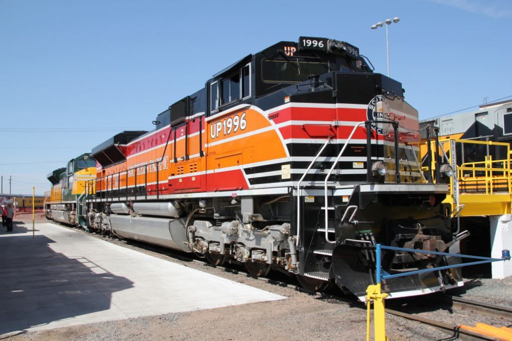Union Pacific SD70ACe 1983 im historische Southern Pacific Lackierung, North Platte Nebraska. 14.9.2012 Bild.