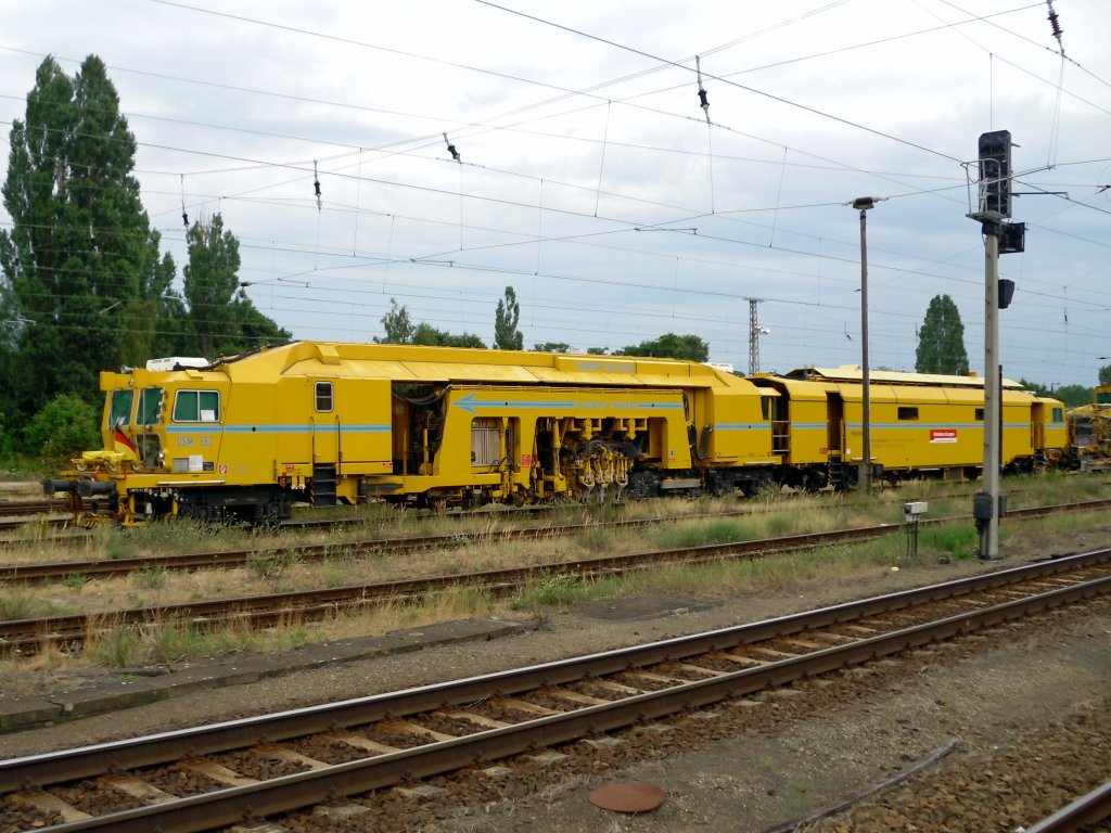 Universalstopfmaschine USM 362 Unimat 09-32/4S der Bahnbau-Gruppe (Hersteller Plasser&Theurer) am 07.08.2010 abgestellt im Bhf Oranienburg.