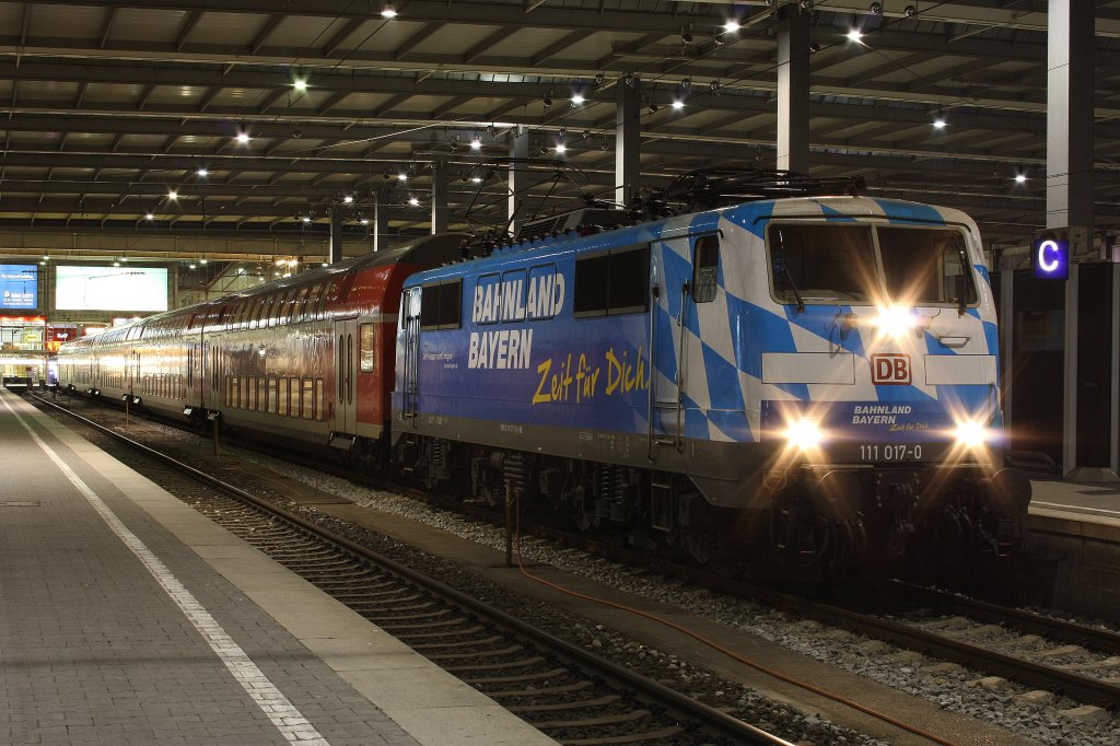 Unser  Max'l  BR 111 017 war am 18.01.11 in Mnchen. 