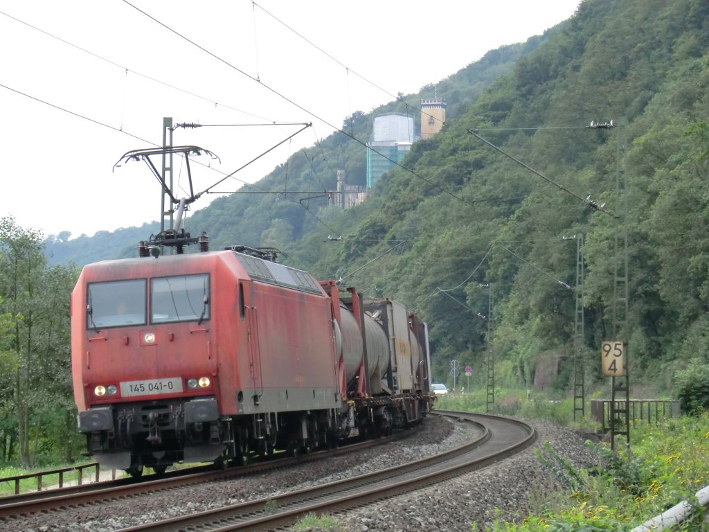Unser nchster Zwischenstopp war Koblenz. Hier 145-041 am 4.8.10 mit einem Containerwagenzug.